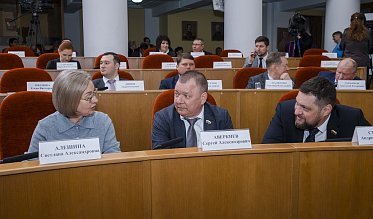 Евгений Солнцев впервые отчитался перед депутатами Заксобрания